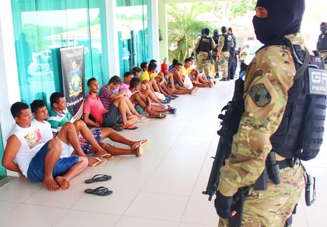 Os presos foram apresentados hoje à tarde na Delegacia Geral da Polícia Civil (Foto: Diane Sampaio0