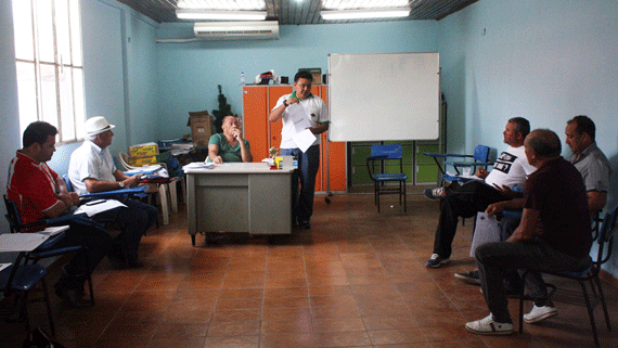 Dirigentes dos quatro clubes do Estadual se reuniram nesta terça-feira, na sede da FRF, para tratar dos detalhes da competição de 2016 (Foto: Lucas Luckezie)