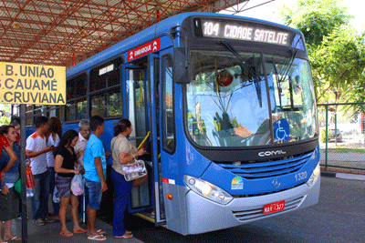 Monitoramento via GPS tem reduzido o número de reclamações de usuários (Foto: Arquivo/Folha)