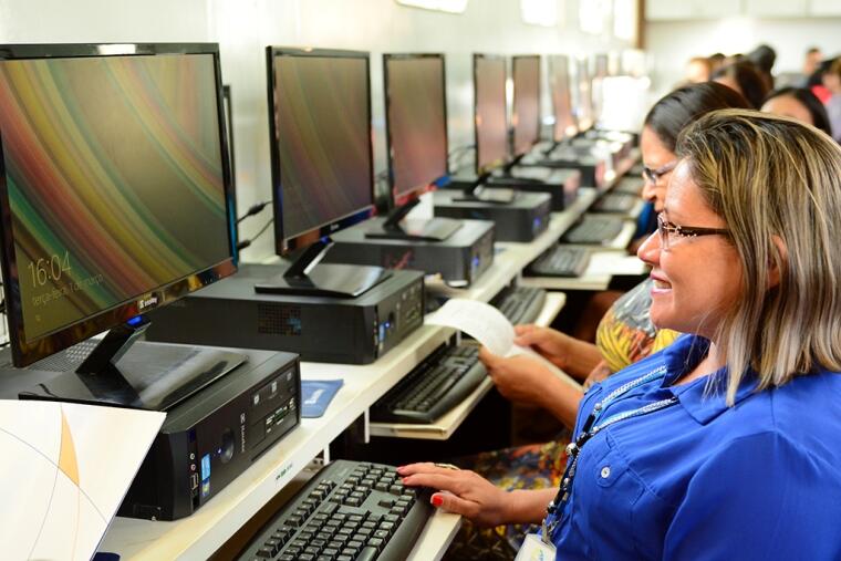 Uma turma de servidores já iniciou em cursos na área de informática (Foto: PMBV)