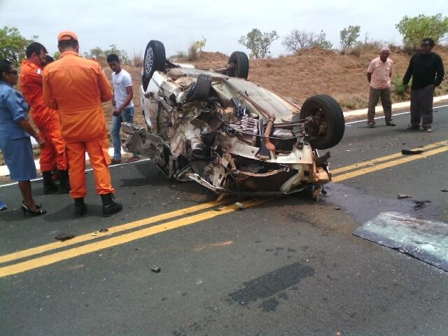 Um dos homens morreu no local do acidente. A segunda vítima chegou a ser removida, mas não resistiu a caminhho do hospital (Foto: Divulgação)