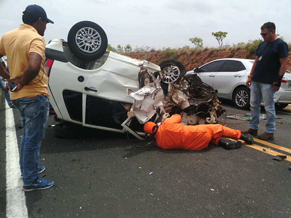 Em um dos acidentes, na BR-174, condutores dos carros que se colidiram frontalmente morreram (Foto: Divulgação)