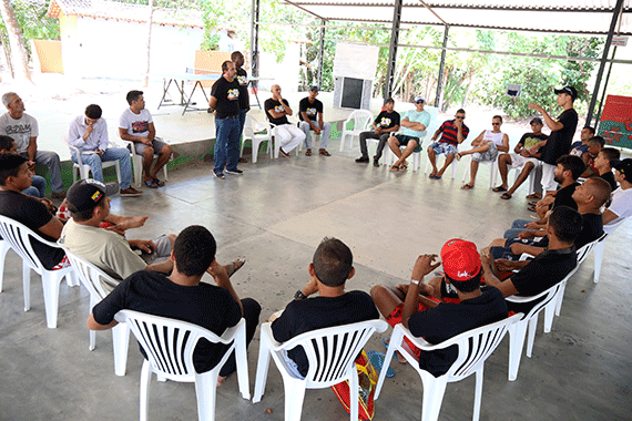 Trabalho desenvolvido pela Casa do Pai depende de voluntários e doações (Foto: Arquivo/Folha)