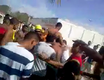 Os detentos teriam se recusado a limpar as celas e corredores o que teria provocado o tiroteio (Foto: Reprodução de vídeo)