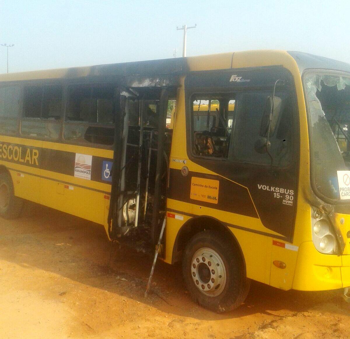 Ônibus queimado (Foto:Jefter Reis)