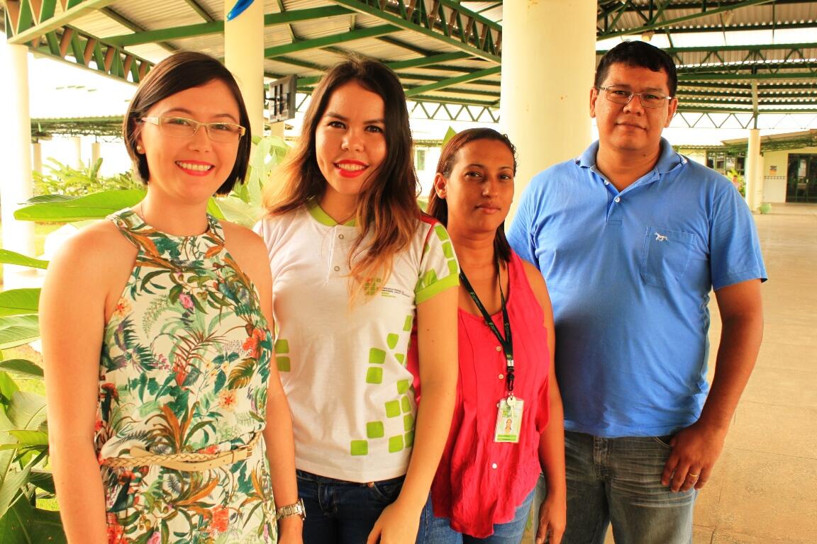 Cinthia Manoela com os professores Marina Keiko, Camila Morais e Roberson Carvalho (Foto: Ramon Queiroz)