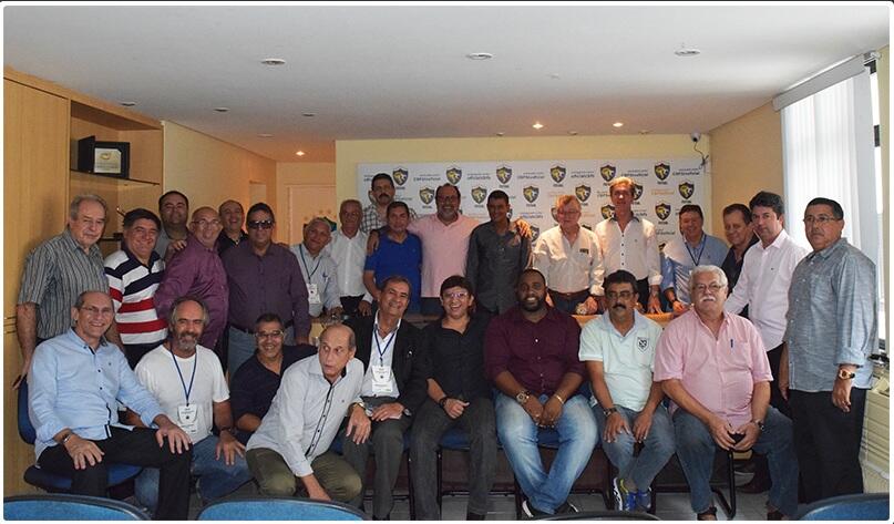 Osmar de Matos (de camisa azul) juntamente com toda a diretoria da CBFS ao final da eleição dos novos membros da entidade (Foto: CBFS)