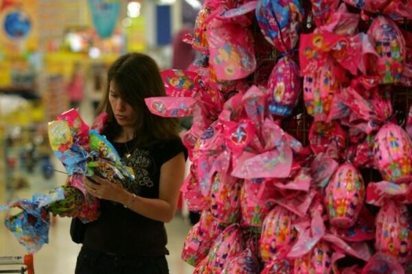 O consumidor ainda deve ter atenção com relação ao peso dos ovos de chocolates, pois as numerações indicadas pelos fabricantes na embalagem não são equivalentes entre as marcas