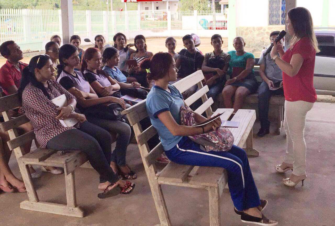 Eles aprendem sobre dicção e oratória, e legislação eleitoral (Fotos: Divulgação)