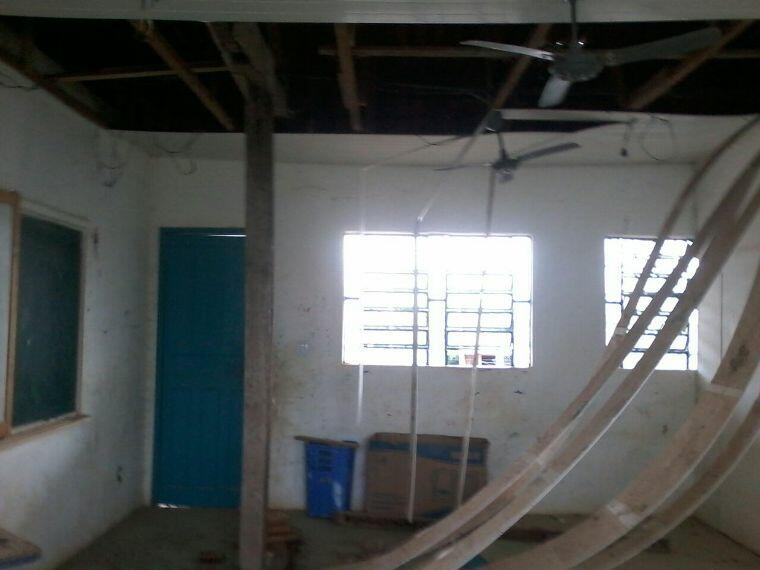 A imagem mostra uma das salas da escola (Foto: Divulgação)
