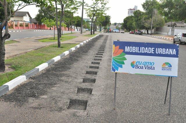 A avenida Galycon de Paiva desde ontem passou a receber a preparação para as obras de ciclovia (Foto: Rodrigo Sales)
