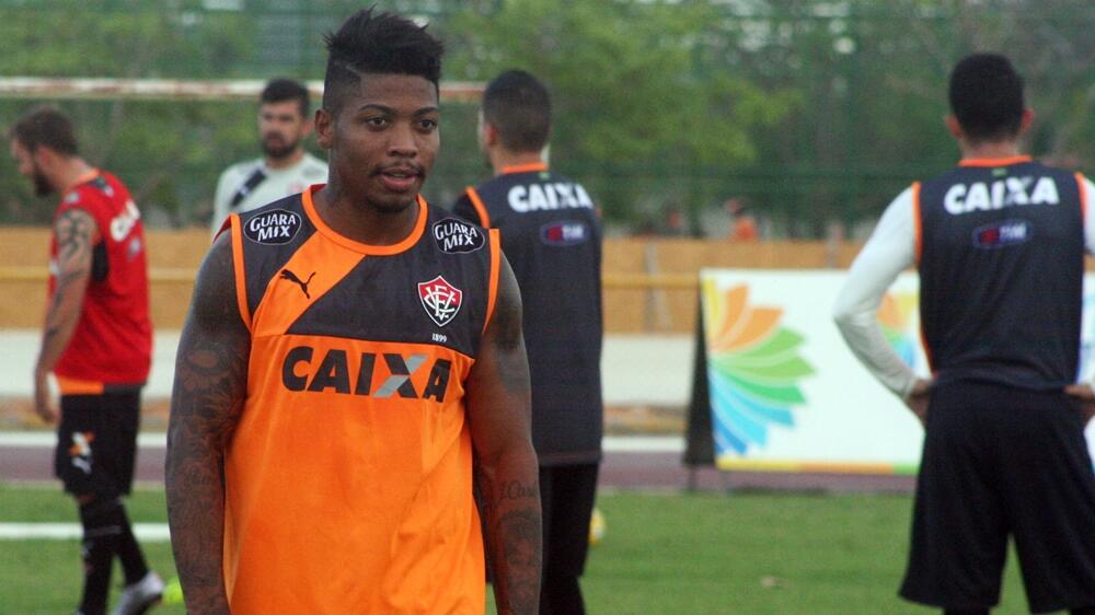 O atacante Marinho, do Vitória, durante o treino do time baiano nesta terça-feira, na Vila Olímpica (Foto: Lucas Luckezie)