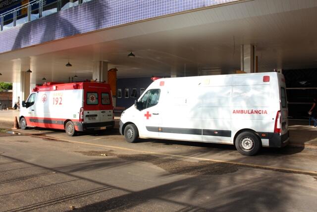 Na unidade do Samu, no bairro Caimbé, a ambulância do Santo Antônio estava estacionada para ser usada pelos socorristas (Foto: Diane Sampaio)