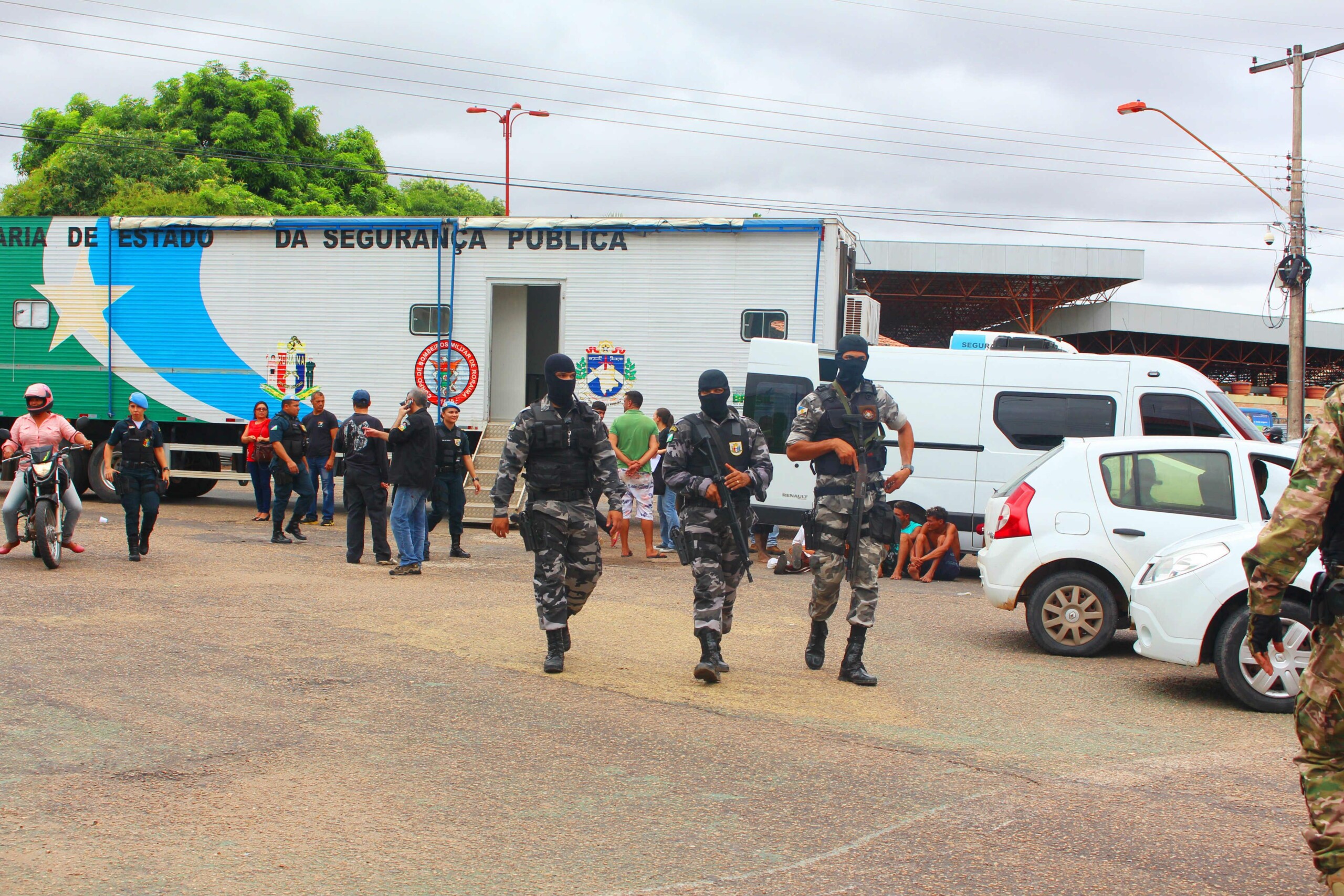 Operação foi feita pelas polícias Militar e Civil (Foto: Diane Sampaio)
