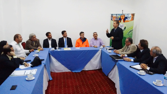 Vice-prefeito Marcelo Moreira com representantes de indústrias venezuelanas (Foto: Divulgação)