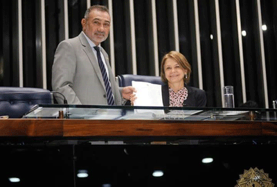 Senadores Telmário Mota e Ângela Portela apoiam que Dilma abra possibilidades para novas eleições a fim de contornar a crise política (Foto: Fotos do Dia)