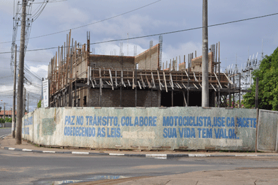 Futuro prédio do 1º DP fica na avenida Terêncio Lima com rua Pedro Rodrigues (Foto: Samara Cordeiro)