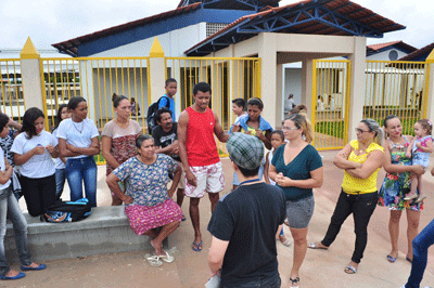 Sem energia no prédio, início das aulas, na Escola Estadual Irmã Maria Tereza Parodi foi suspenso (Foto: Rodrigo Sales)