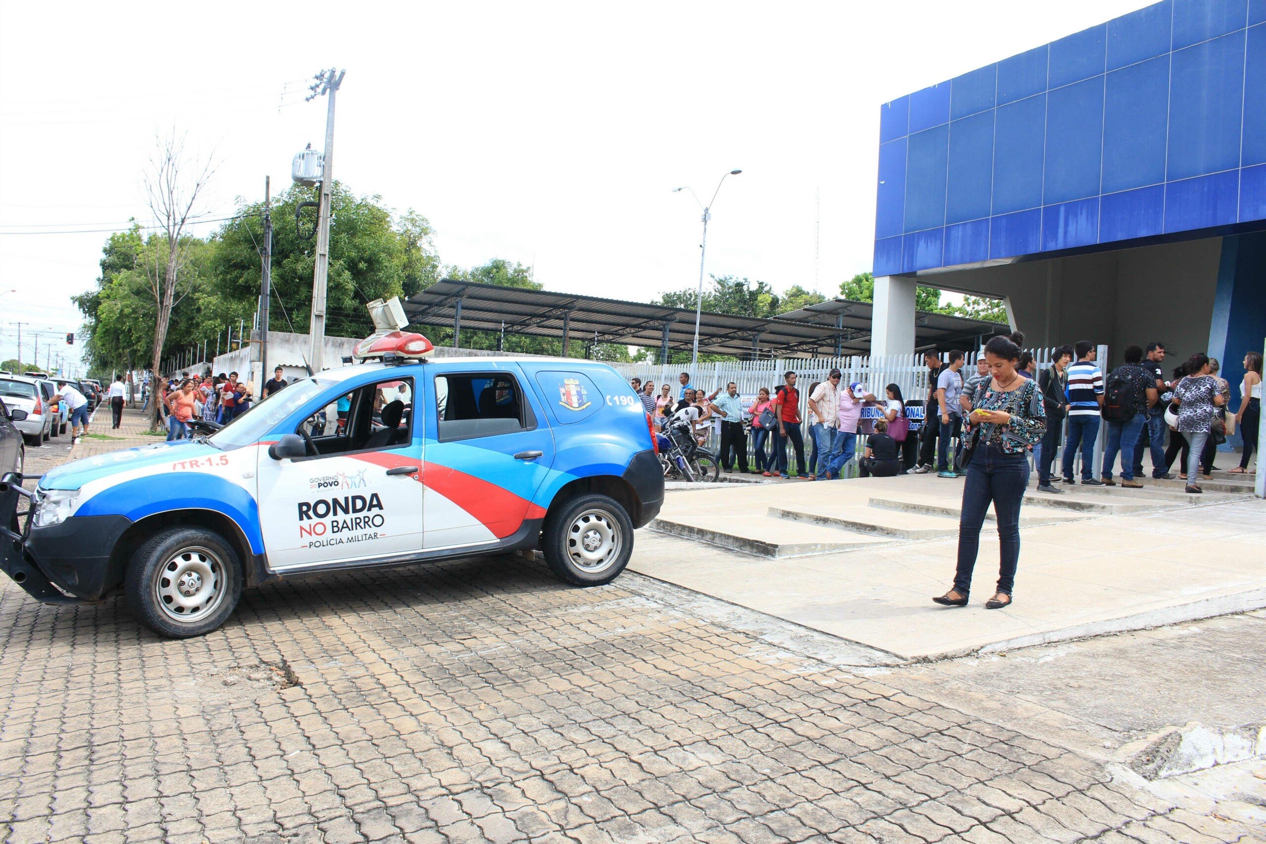 Polícia Militar foi chamada para acalmar ânimos na 1ª Zona Eleitoral (Foto: Diane Sampaio)