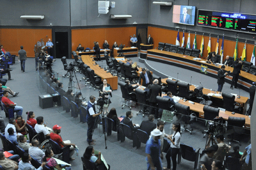 Cassação da liminar que impedia o reajuste do valor da tarifa da energia foi o principal assunto na sessão de ontem (Foto: Rodrigo Sales)