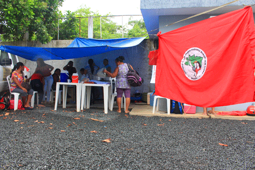 Integrantes do MST em Roraima exigem início dos trabalhados de perícia em duas áreas de assentamento (Foto: Diane Sampaio)