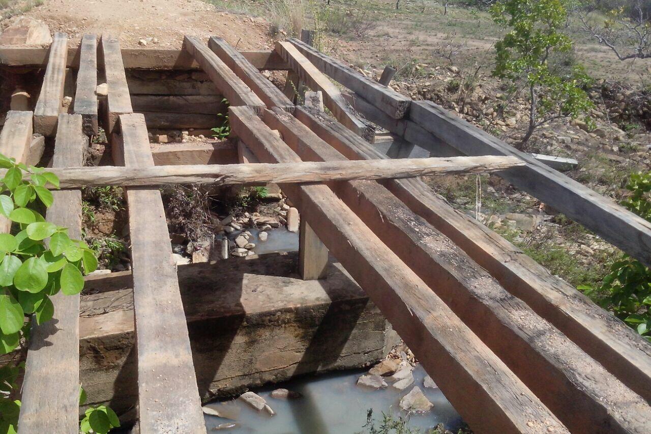 Ponte sobre o igarapé do Morro, de 25 mestros, que dá acesso a duas comunidades indígenas (Foto: Divulgação/PMU)