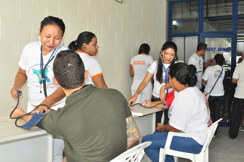 Sediada no Sest/Senat, a ação ofereceu vários tipos de serviços médicos a profissionais de saúde e seus familiares (Foto: Samara Cordeiro)