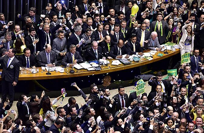 Sessão foi realizada no dia 17 de abril na Câmara dos Deputados (Foto: Zeca Ribeiro / Câmara dos Deputados)