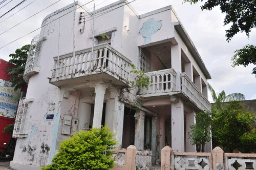 Prédio da Casa da Cultura, no Centro de Boa Vista, está abandonado (Foto: Rodrigo Sales)