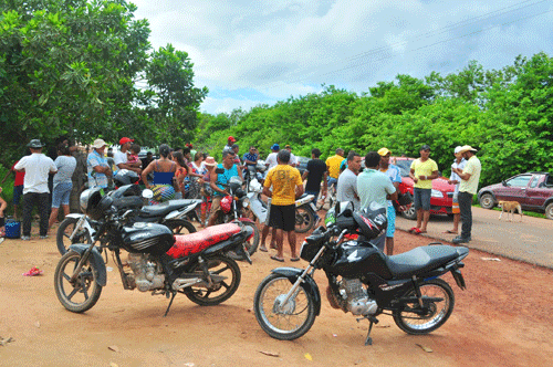 Invasores estavam se organizando para ocupar área cujo processo de titulação da terra está sob análise (Foto: Diana Sampaio)
