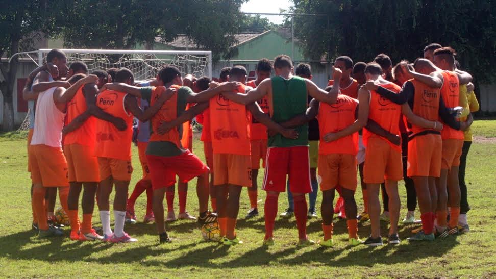 O Náutico se reuniu na manhã desta sexta-feira para o último treino antes da final do returno, contra o São Raimundo (Foto: Lucas Luckezie)