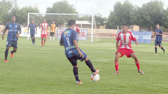 São Raimundo x Náutico: a briga pela vaga na final do Estadual (Foto: Lucas Luckezie)