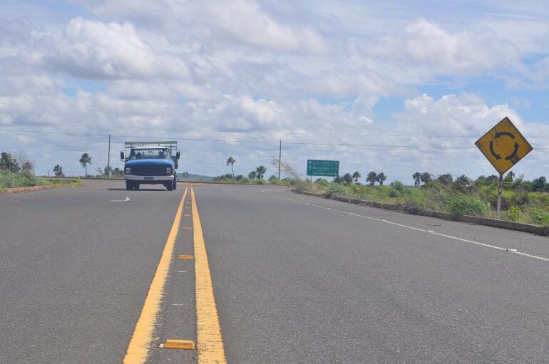 A mulher estava sendo levada em direção ao anel viário (Foto: Samara Cordeiro)