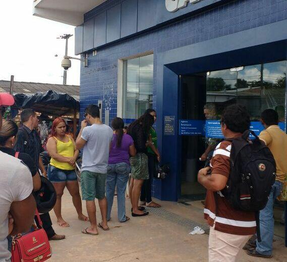 A Caixa Econômica informou que uma das prioridades do banco é concluir a mudança de endereço da agência par aum local mais amplo (Foto: Jefter Reis)