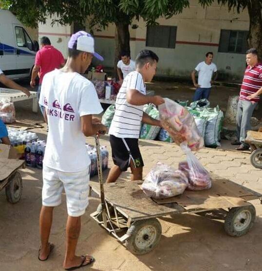 Presos retiram carne, carvão e refrigerante de caminhão baú para preparar churrasco do Dia das Mães (Foto: Divulgação)