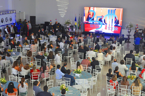 Convidados acompanharam a solenidade em homenagem aos 25 anos do TCE (Foto: Diane Sampaio)