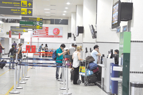 Empresas aéreas cancelaram voos diretos de Boa Vista para Manaus (Foto: Arquivo/Folha)