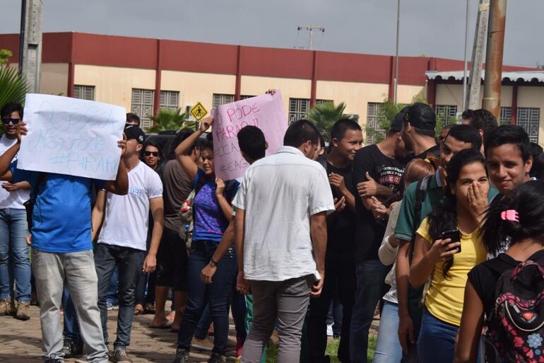 O movimento ganhou o apoio de outros estudantes da UFRR (Foto: Rodrigo Sales)