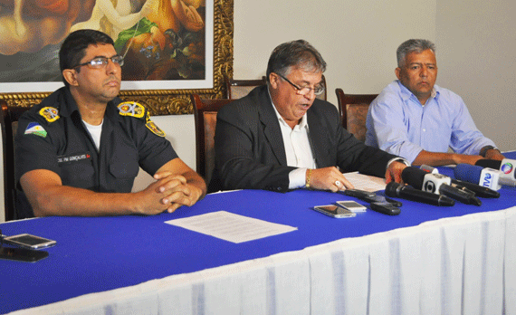 Membros da cúpula da Segurança Pública do Estado ao anunciar as medidas para frear fugas na Pamc (Foto: Diane Sampaio)