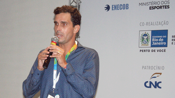 O novo secretário de esporte de alto rendimento, Luiz Lima, durante palestra no Enecob Rio (Foto: Lucas Luckezie)