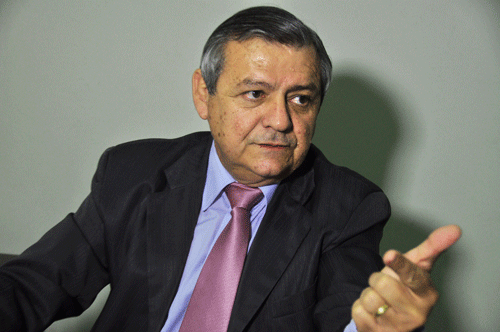 Posse do deputado Joaquim Ruiz foi agendada para a manhã desta terça-feira (Foto: Arquivo/Folha)