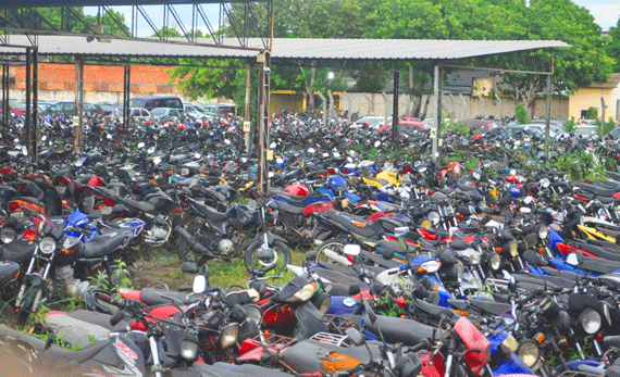 Blitze diárias têm apreendido centenas de veículos ao longo do ano, principalmente motos (Foto: Diane Sampaio)