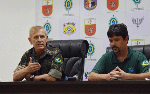 General de Brigada Algacir Polsin e o superintendente do Ibama, Diego Bueno, avaliaram os resultados da operação (Foto: Rodrigo Sales)