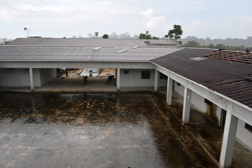 Obras, na cidade de Rorainópolis, sul do Estado, ficaram largadas por cerca de 10 anos (Foto: Jefter Reis)