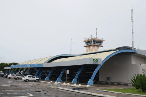 Até o ano passado, companhias aéreas ofereciam quatro voos diários, o que foi reduzido para apenas três (Foto: Rodrigo Sales)