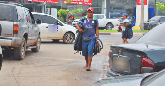 Estrangeiros buscam a sobrevivência no mercado informal em Boa Vista (Foto: Diane Sampaio)