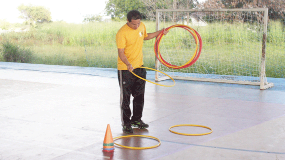 O ex-jogador de futsal Mário Hayden, de 31 anos, quer formar jogadores nas partes teórica e prática da modalidade (Fotos: Lucas Luckezie)