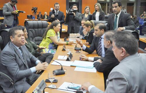 Deputados tinham até ontem para aprovar LDO ou não poderiam entrar em recesso (Foto: Diane Sampaio)