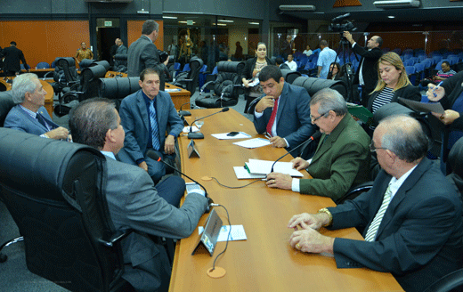 Membros da Comissão de Defesa dos Direitos Humanos e Minorias em reunião (Foto: SupCom ALE-RR)