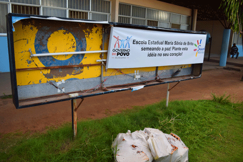 Escola Estadual Maria Sônia de Brito foi novamente invadida por ladrões durante a madrugada (Foto: Rodrigo Sales)